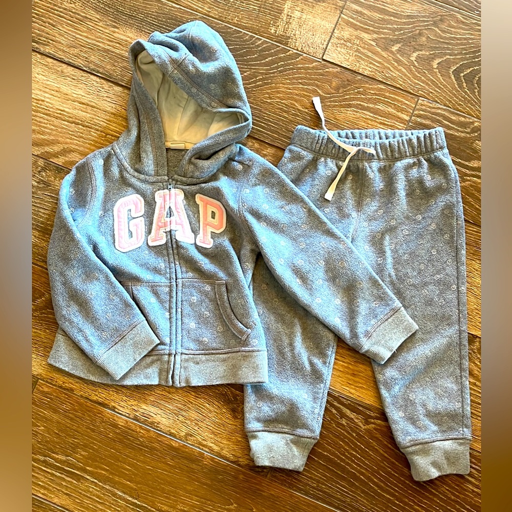 Gap sweatsuit size 3T